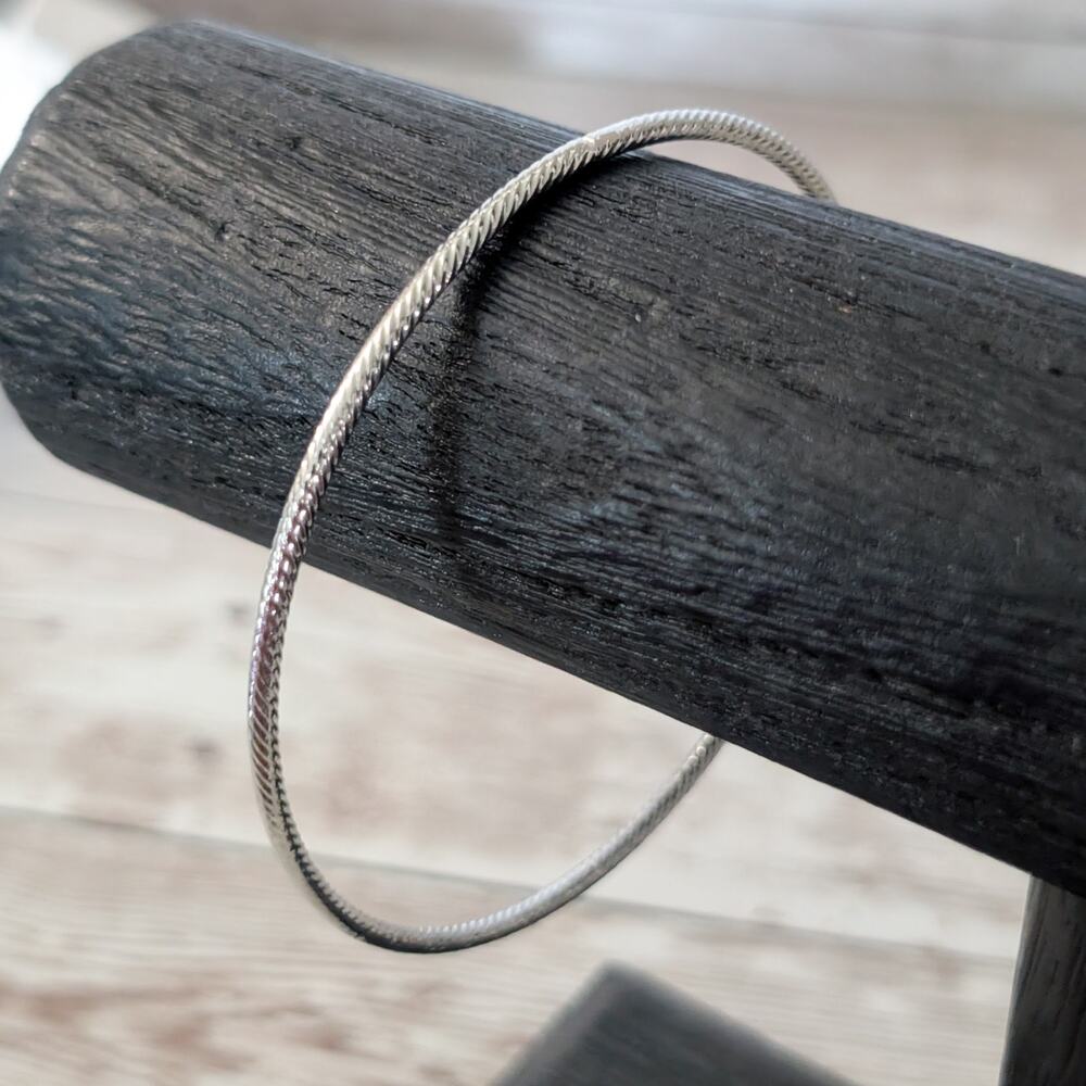 Vintage Bracelet/Bangle Thin Silver Tone Cable Like Design